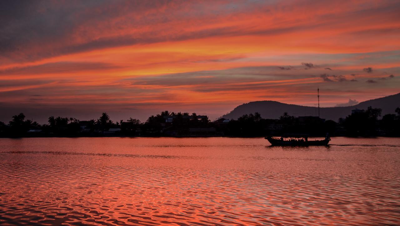 Blue Buddha Hotel Kampot Exterior foto