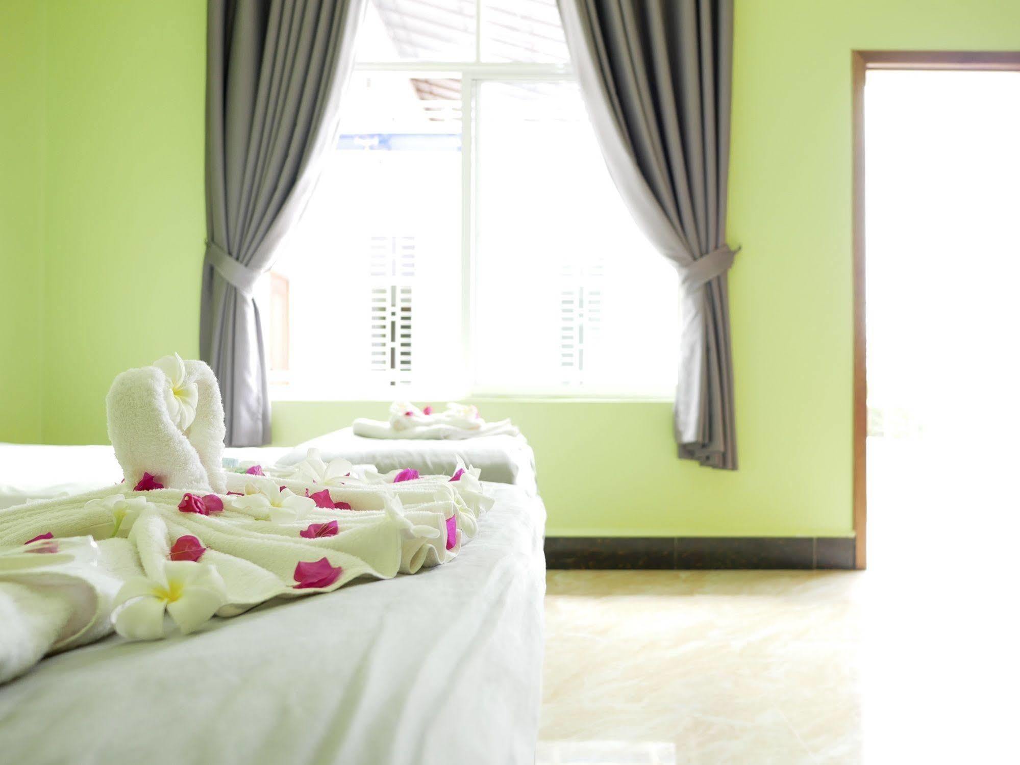 Blue Buddha Hotel Kampot Exterior foto