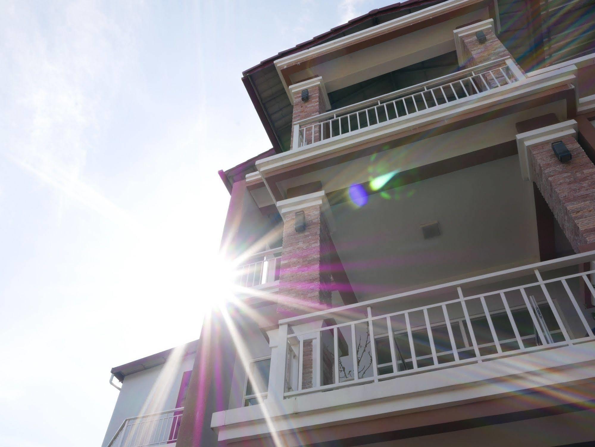 Blue Buddha Hotel Kampot Exterior foto